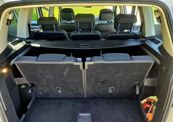 Volkswagen Touran cena 109000 przebieg: 61000, rok produkcji 2020 z Pabianice małe 529